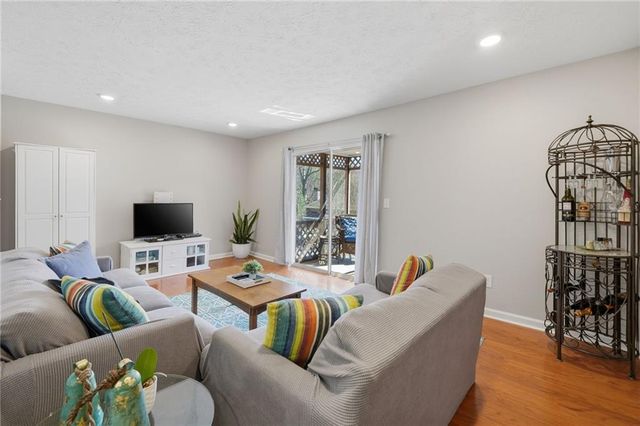 270 Quail Run, Roswell, GA 30076