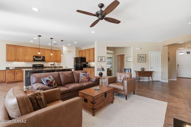 2724 E Sawyer Road, Green Valley, AZ 85614