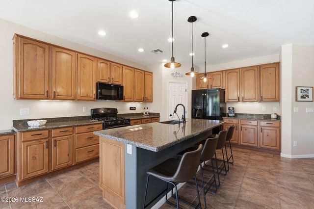 2724 E Sawyer Road, Green Valley, AZ 85614