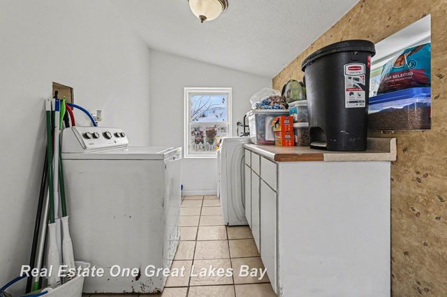 1724 Newberry Street, Saginaw, MI 48602