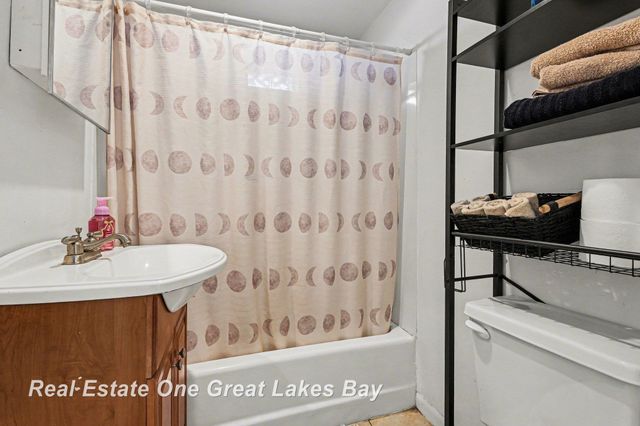 1724 Newberry Street, Saginaw, MI 48602