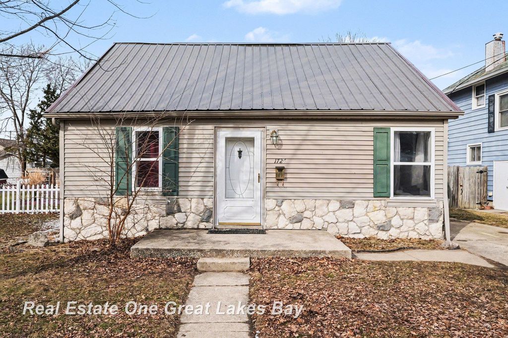 1724 Newberry Street, Saginaw, MI 48602