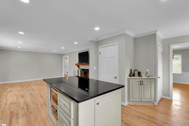 720 Parkins Mill Road, Greenville, SC 29607