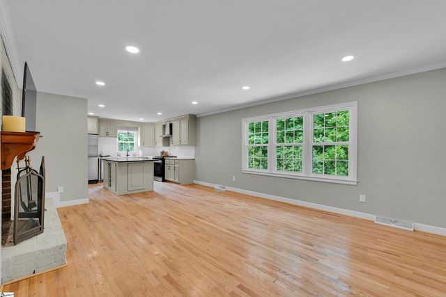 720 Parkins Mill Road, Greenville, SC 29607