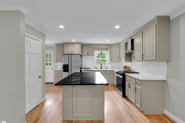 720 Parkins Mill Road, Greenville, SC 29607