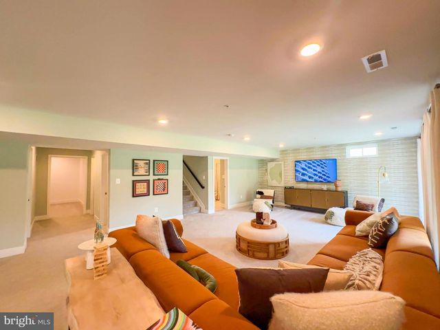 10524 COSMOS, La Plata, MD 20646