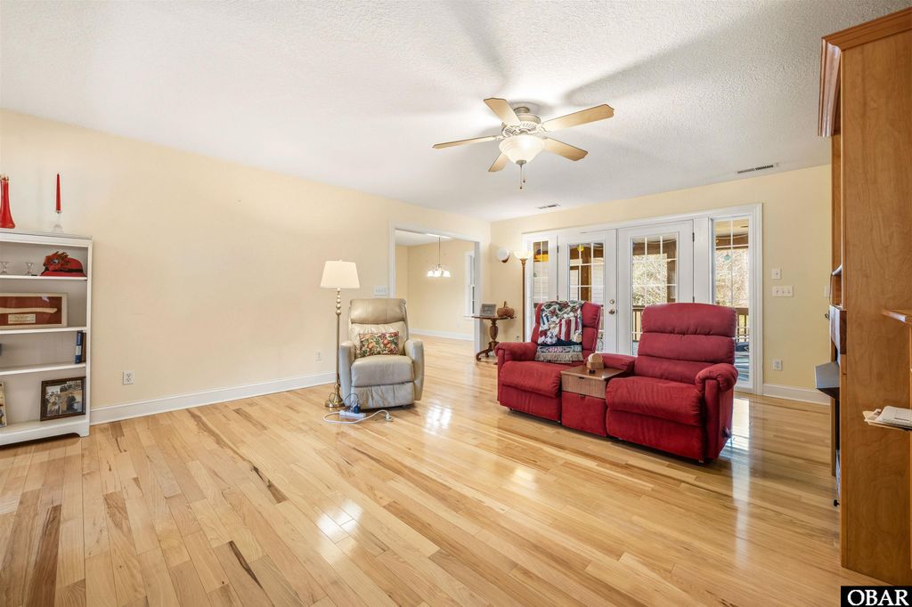 Image 11 of property listing at 2032 Creek Road Lot 8, Kitty Hawk, NC 27949