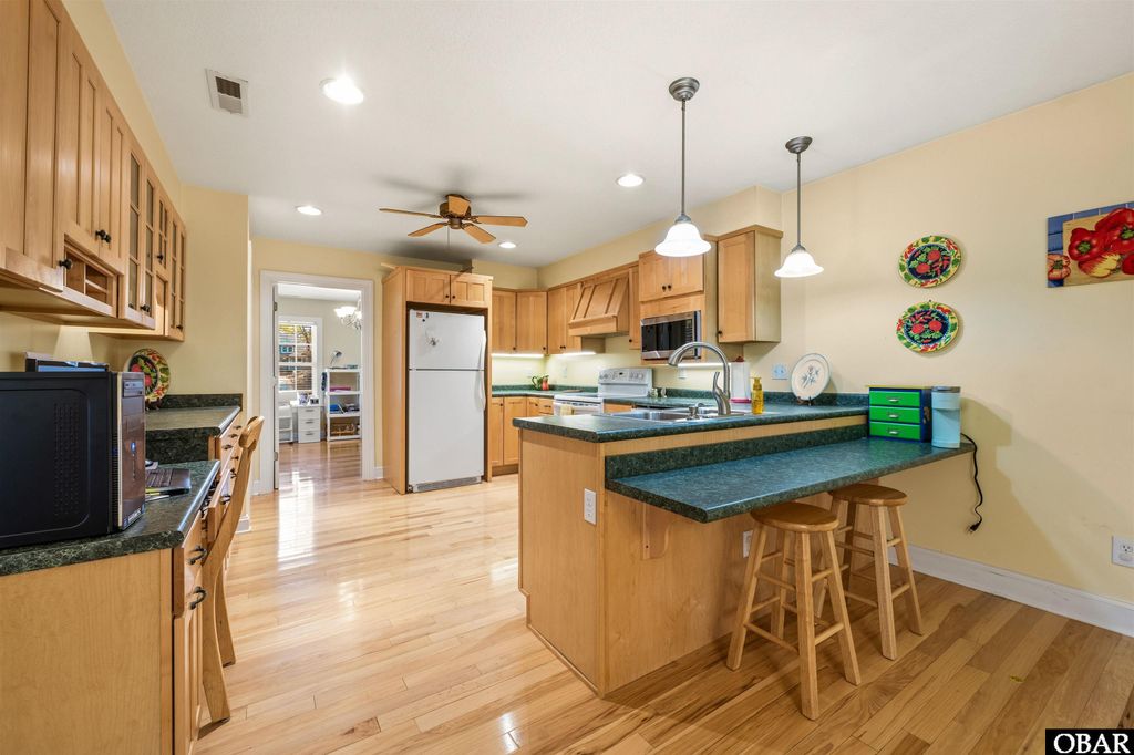Image 13 of property listing at 2032 Creek Road Lot 8, Kitty Hawk, NC 27949