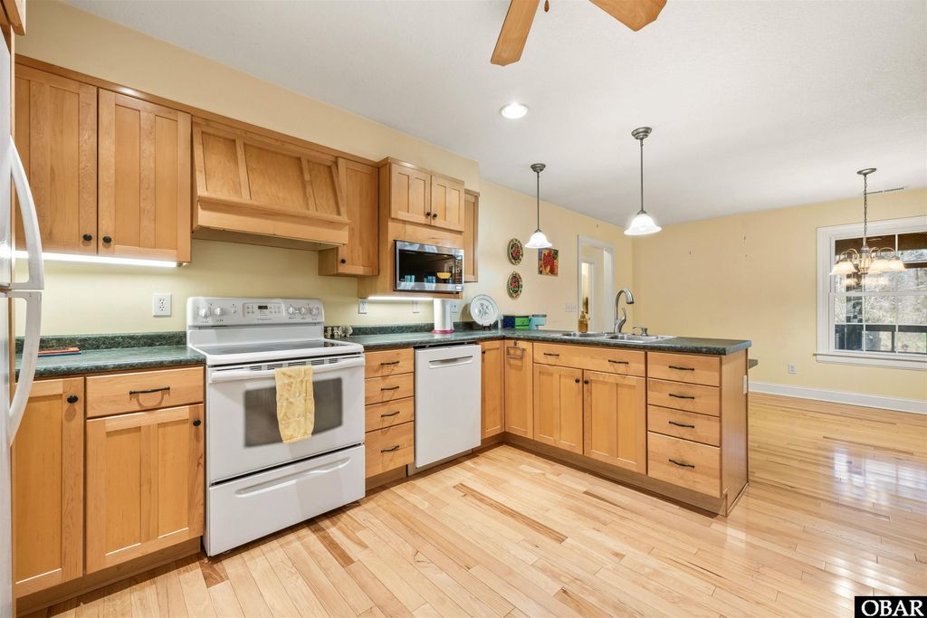 Image 14 of property listing at 2032 Creek Road Lot 8, Kitty Hawk, NC 27949