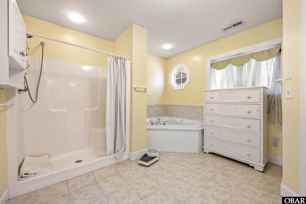 Image 34 of property listing at 2032 Creek Road Lot 8, Kitty Hawk, NC 27949