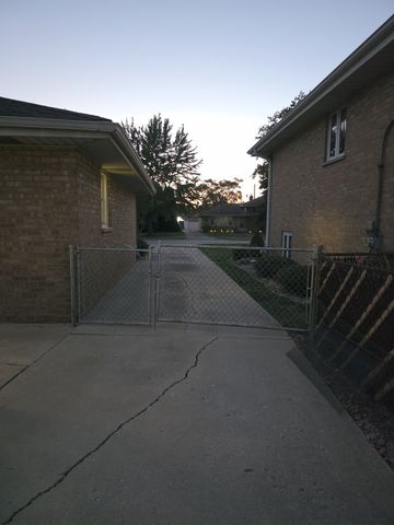 7749 Odell Avenue, Bridgeview, IL 60455