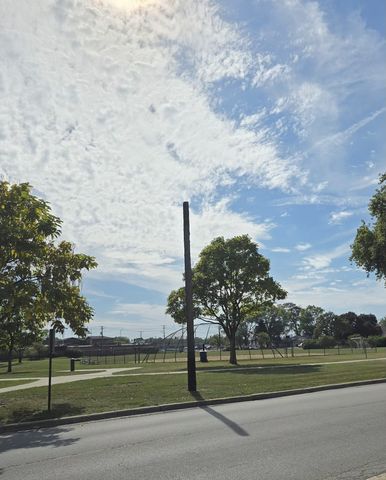 7749 Odell Avenue, Bridgeview, IL 60455