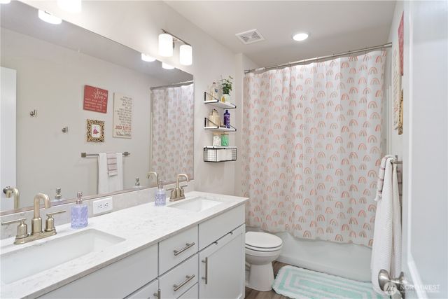 1777 Ashby Avenue NW, Poulsbo, WA 98370