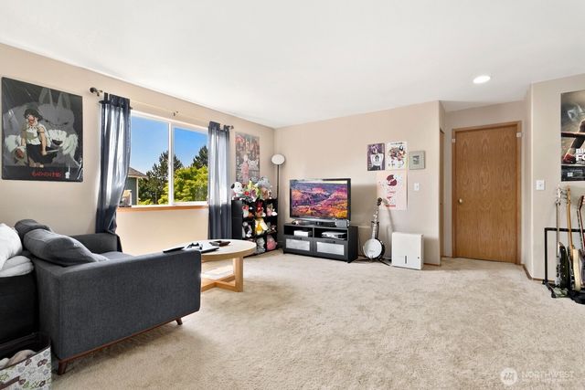 3305 48th Street NE, Tacoma, WA 98422
