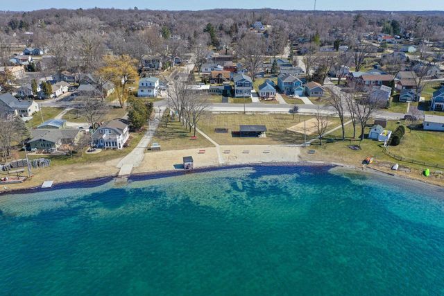 30119 Moccasin DRIVE, Burlington, WI 53105