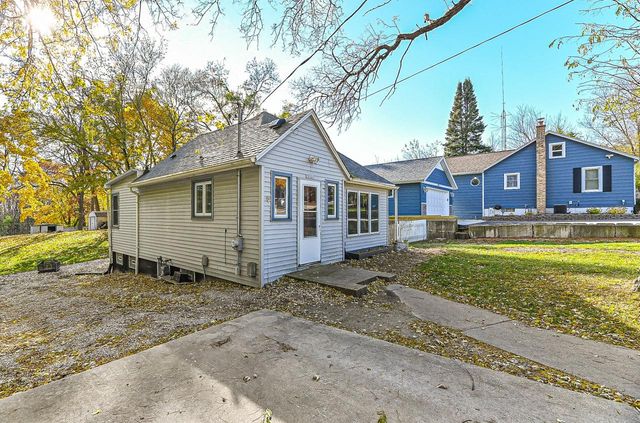 30119 Moccasin DRIVE, Burlington, WI 53105