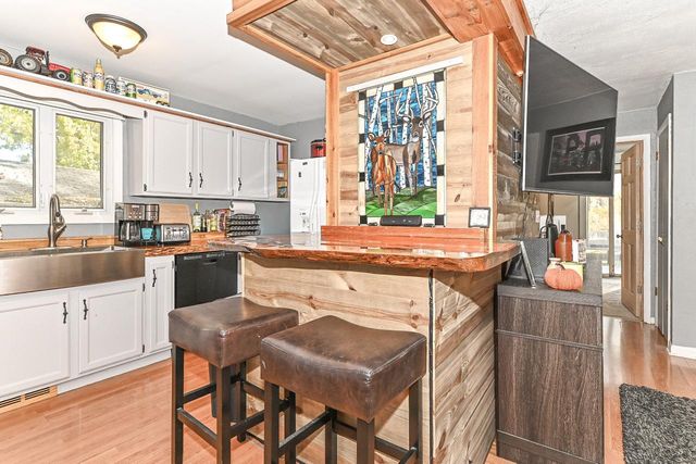 30119 Moccasin DRIVE, Burlington, WI 53105