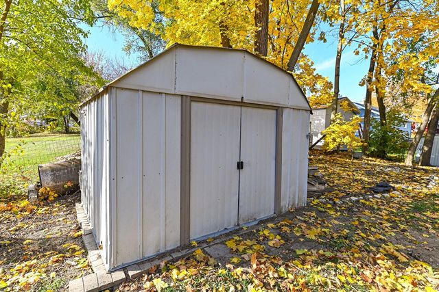 30119 Moccasin DRIVE, Burlington, WI 53105