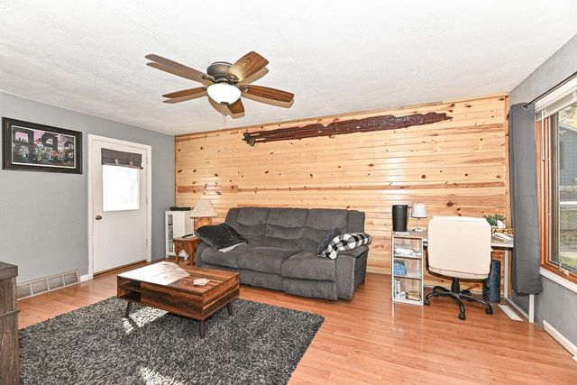 30119 Moccasin DRIVE, Burlington, WI 53105