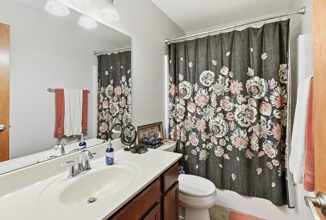 302 CARLY Circle, Council Bluffs, IA 51503