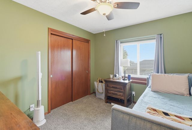 302 CARLY Circle, Council Bluffs, IA 51503