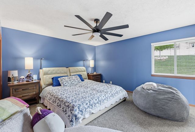 302 CARLY Circle, Council Bluffs, IA 51503