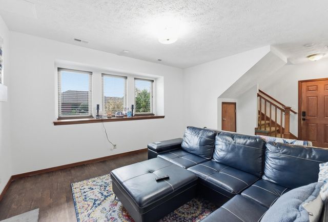 302 CARLY Circle, Council Bluffs, IA 51503