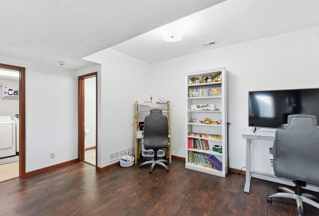 302 CARLY Circle, Council Bluffs, IA 51503