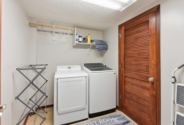 302 CARLY Circle, Council Bluffs, IA 51503