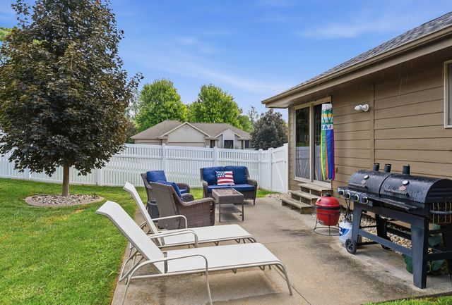 302 CARLY Circle, Council Bluffs, IA 51503