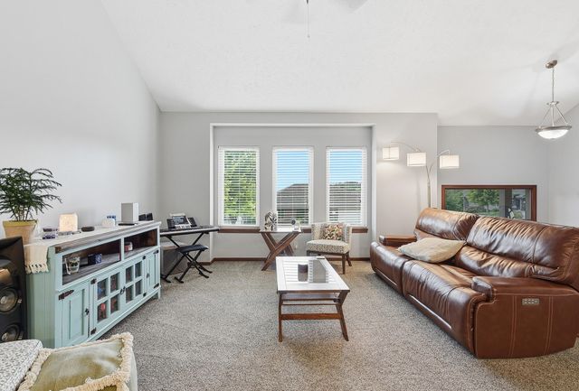 302 CARLY Circle, Council Bluffs, IA 51503