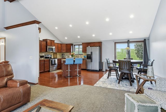 302 CARLY Circle, Council Bluffs, IA 51503