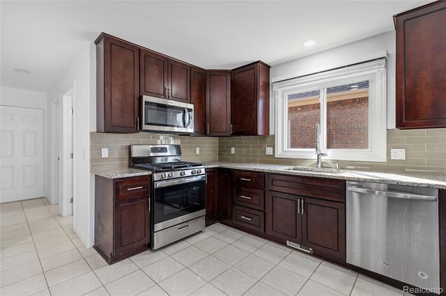 15019 Kelly Court, Shelby Charter Township, MI 48315