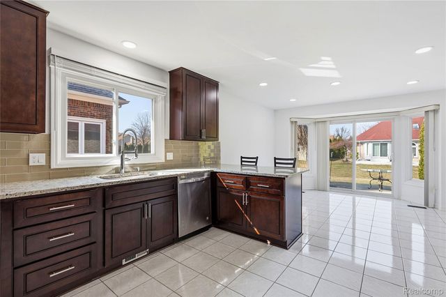 15019 Kelly Court, Shelby Charter Township, MI 48315