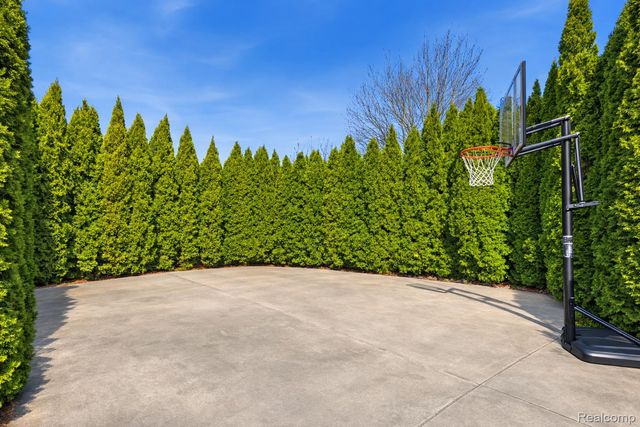 15019 Kelly Court, Shelby Charter Township, MI 48315