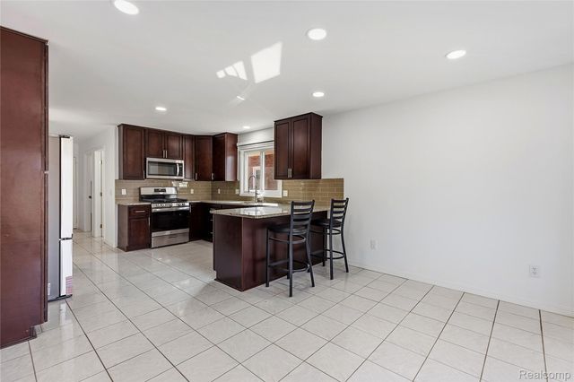 15019 Kelly Court, Shelby Charter Township, MI 48315