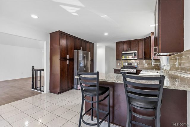 15019 Kelly Court, Shelby Charter Township, MI 48315