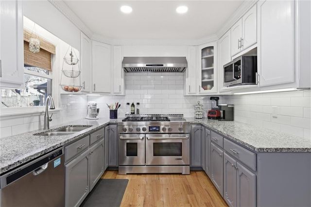 11612 W 100th Street, Overland Park, KS 66214