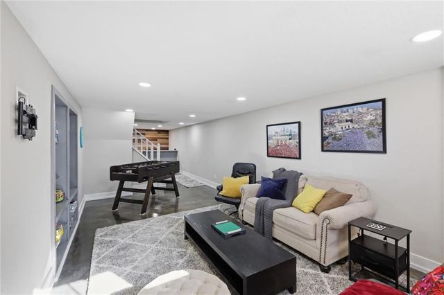 11612 W 100th Street, Overland Park, KS 66214