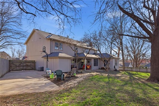 11612 W 100th Street, Overland Park, KS 66214