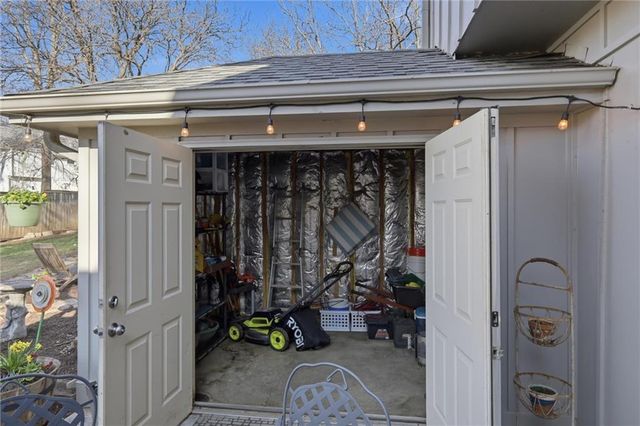 11612 W 100th Street, Overland Park, KS 66214