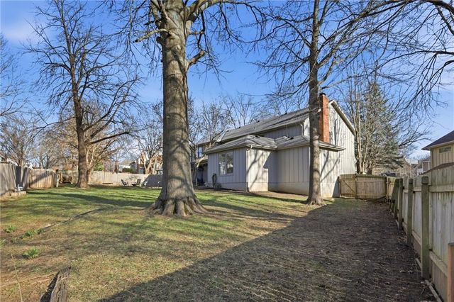 11612 W 100th Street, Overland Park, KS 66214