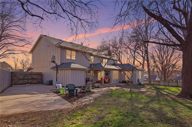 11612 W 100th Street, Overland Park, KS 66214