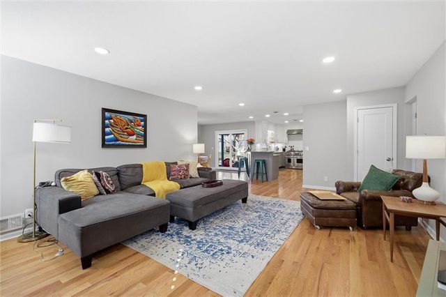 11612 W 100th Street, Overland Park, KS 66214