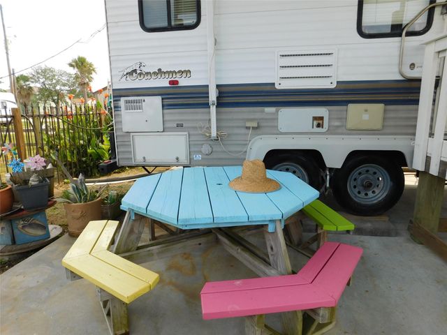 1308 Quarles Avenue, Port Bolivar, TX 77650