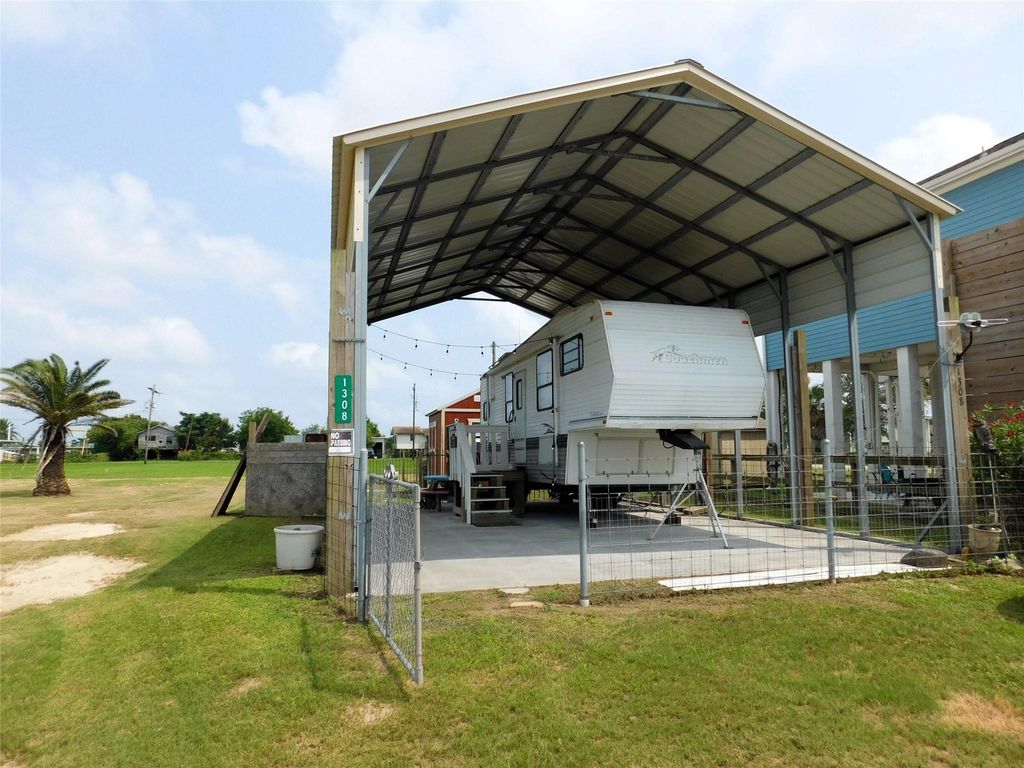 1308 Quarles Avenue, Port Bolivar, TX 77650