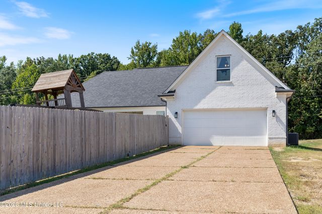 2112 Laughter Road, Nesbit, MS 38651