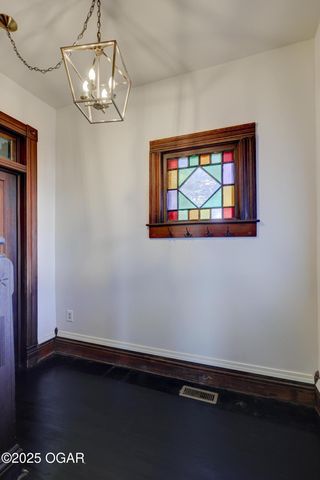 216 N Wall Avenue, Joplin, MO 64801