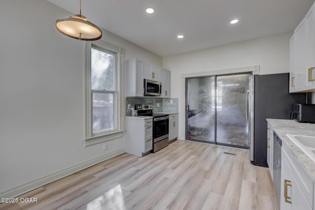 216 N Wall Avenue, Joplin, MO 64801