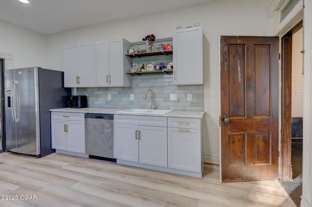 216 N Wall Avenue, Joplin, MO 64801